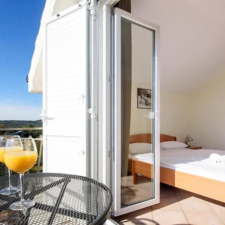 Awesome Apartment In Jezera With Wifi Apartment